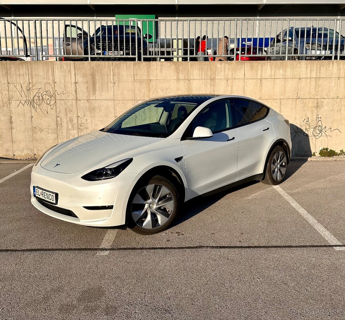 TESLA MODEL Y LONG RANGE DUAL MOTOR