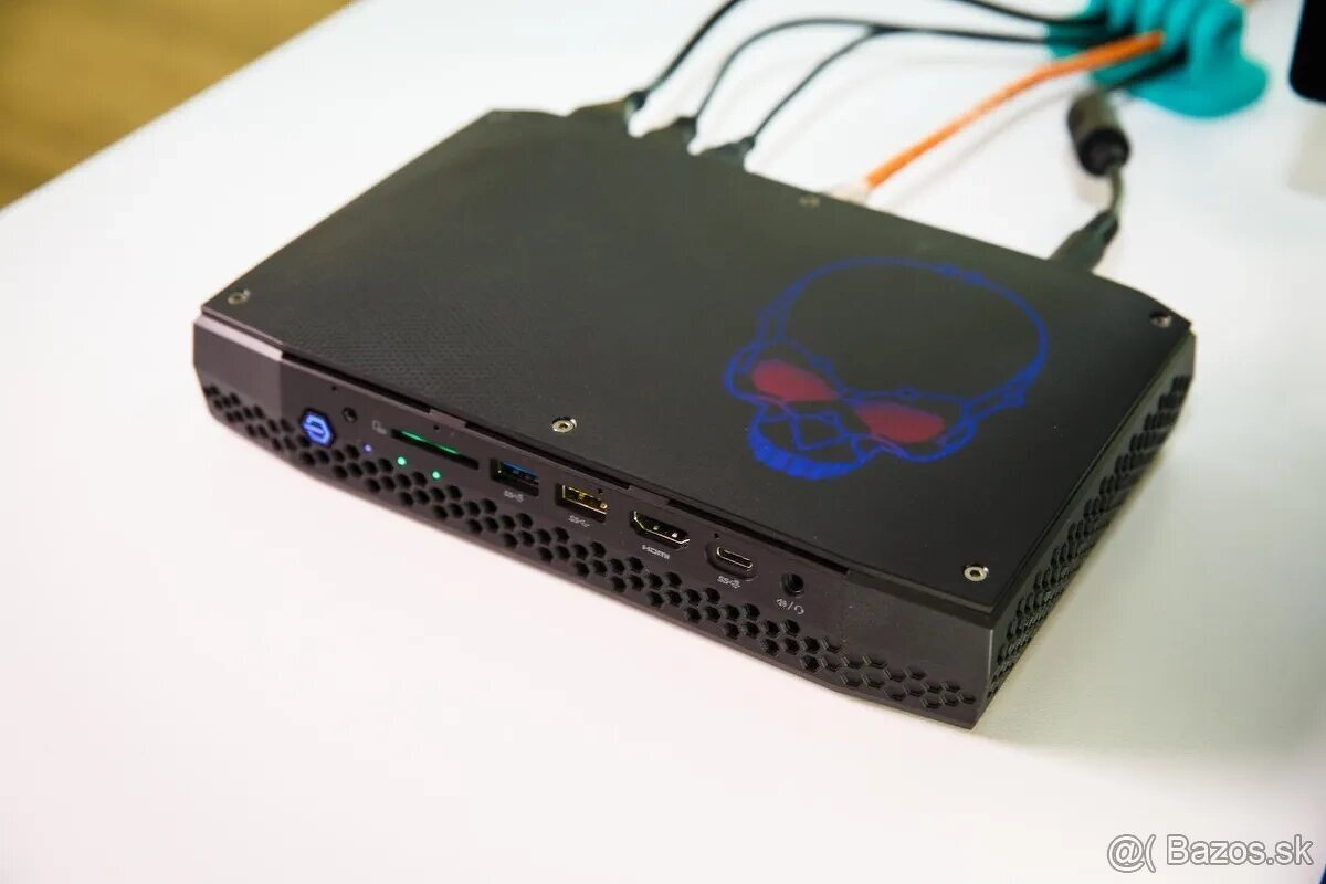 Výkonný MINI PC Intel NUC 8I7HVK