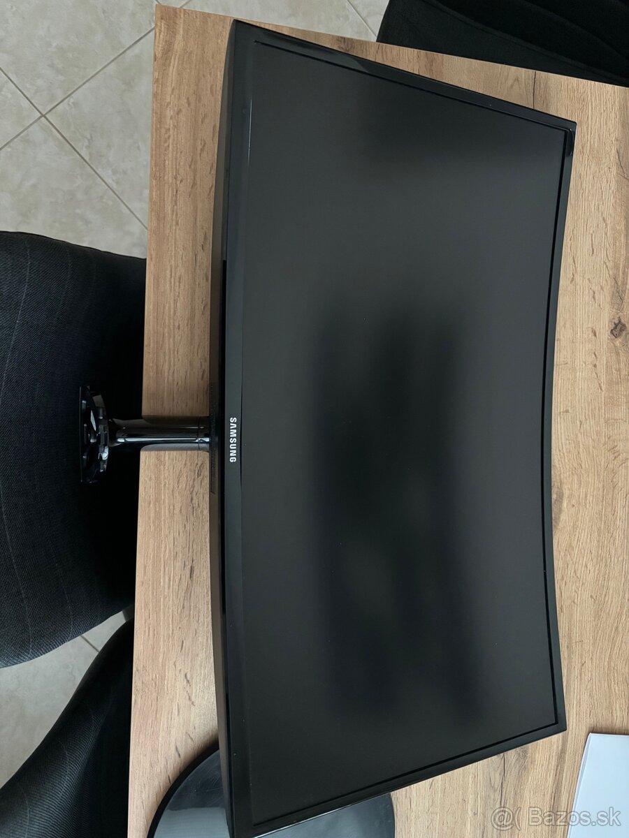 27" Samsung C27F390F