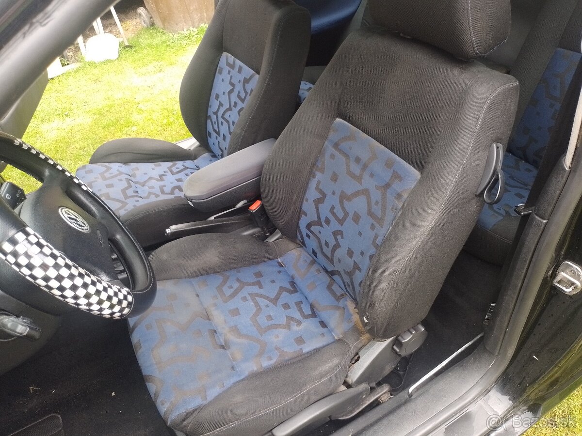 Golf 4 trojdverak interiér