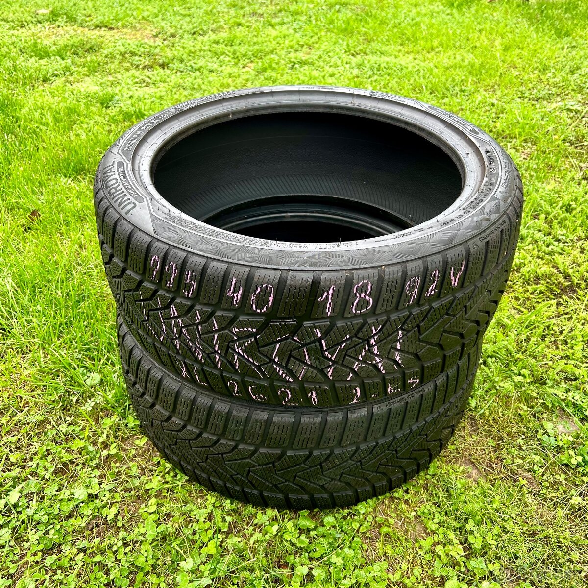 225/40 r18 zimné UNIROYAL 92V