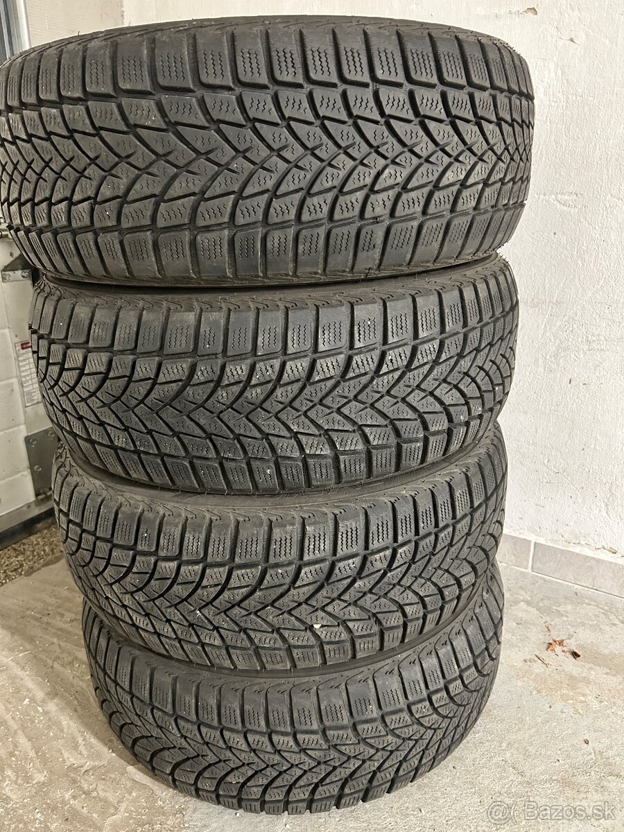 Pneu 215/55R16