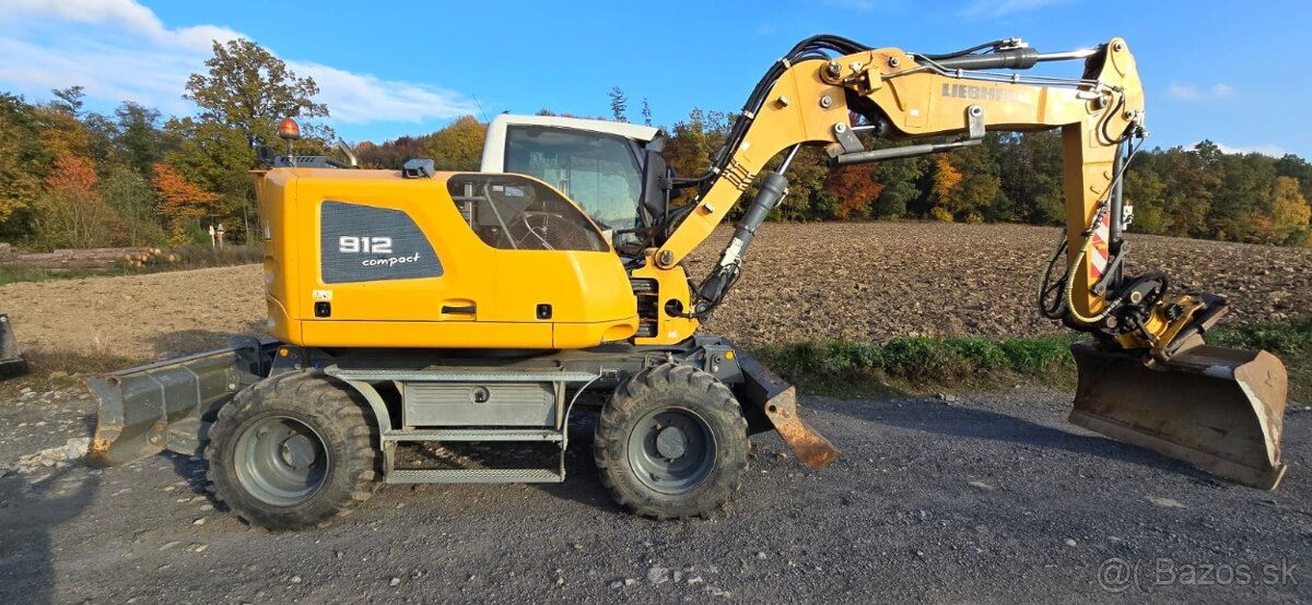 Liebherr A912, r.v. 2017, 8400 hodin, ROTOTILT, TOP STAV