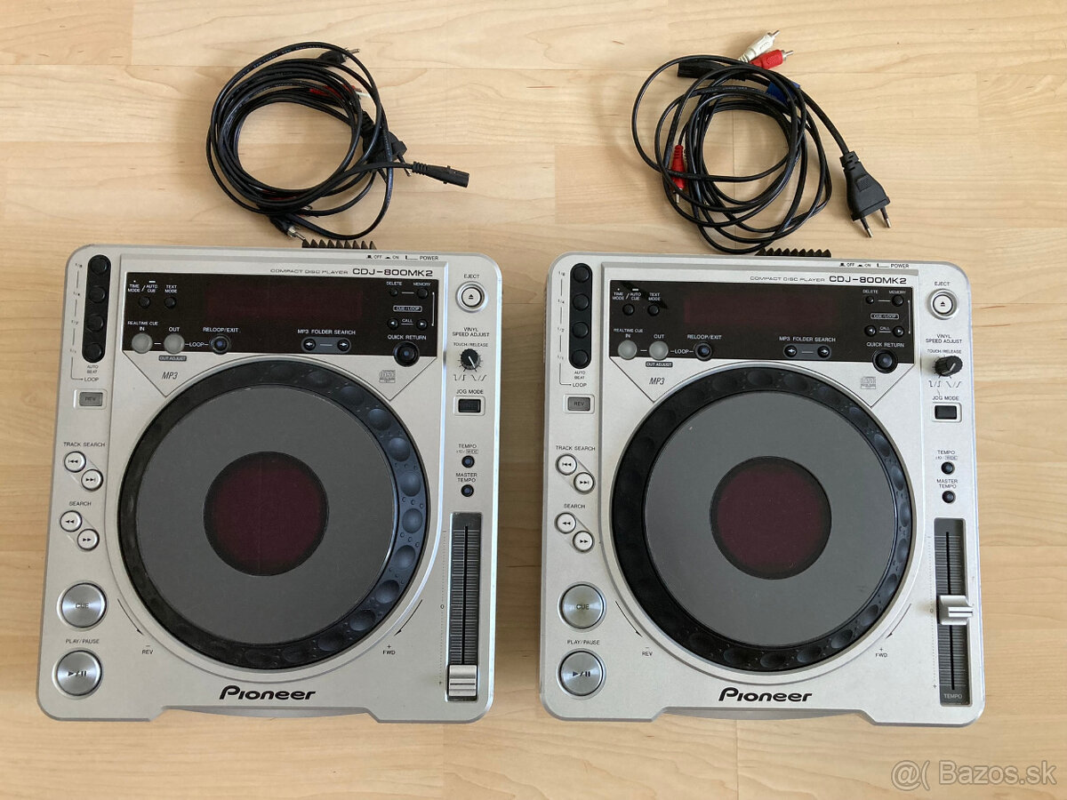 2x Pioneer CDJ-800MK2