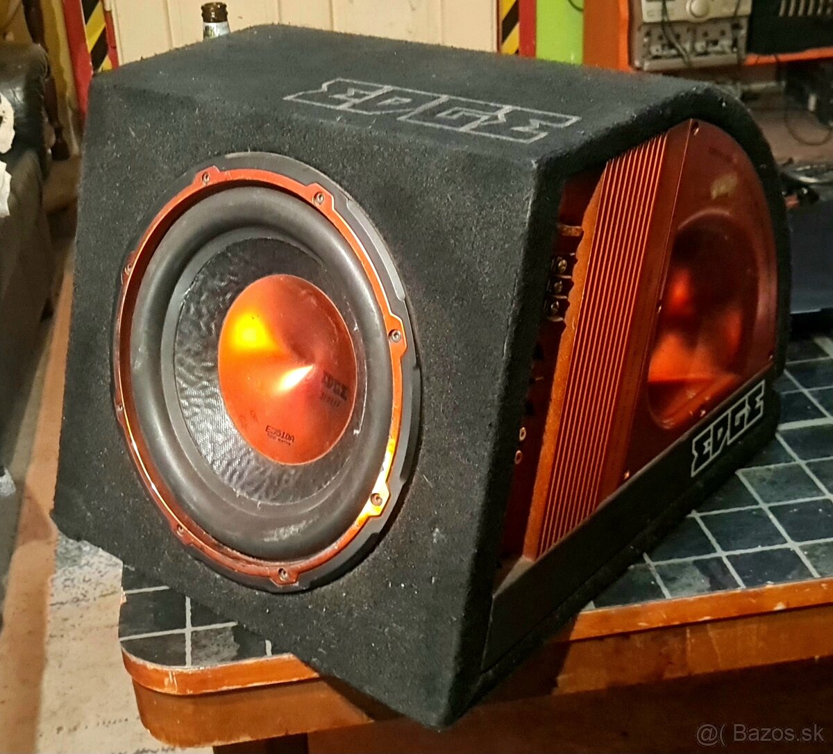 aktivny subwoofer edge s kablami