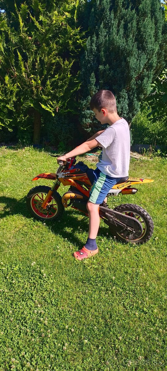 Predám mini motorku cross detskú