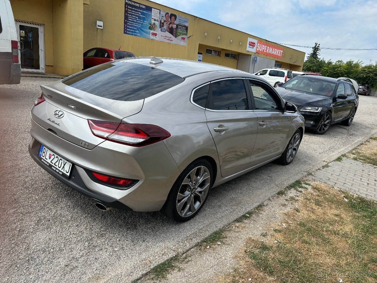 Hyundai i30 fastback