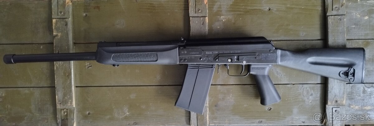 Saiga 12x76 samonabijacia brokovnica.