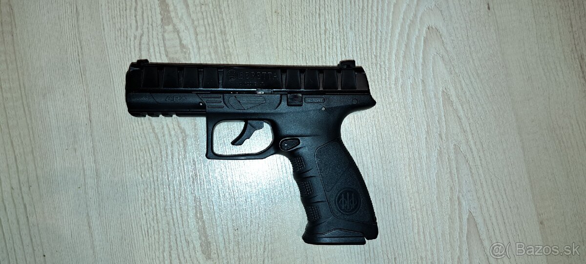 Airsoft Beretta APX CO2