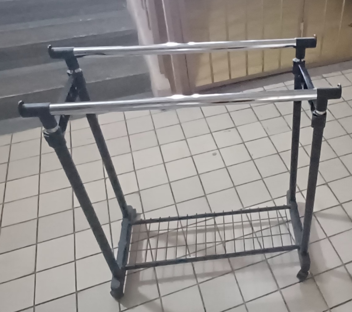 stojan  na oblečenie rozmery Š83/.V92/H42 cm