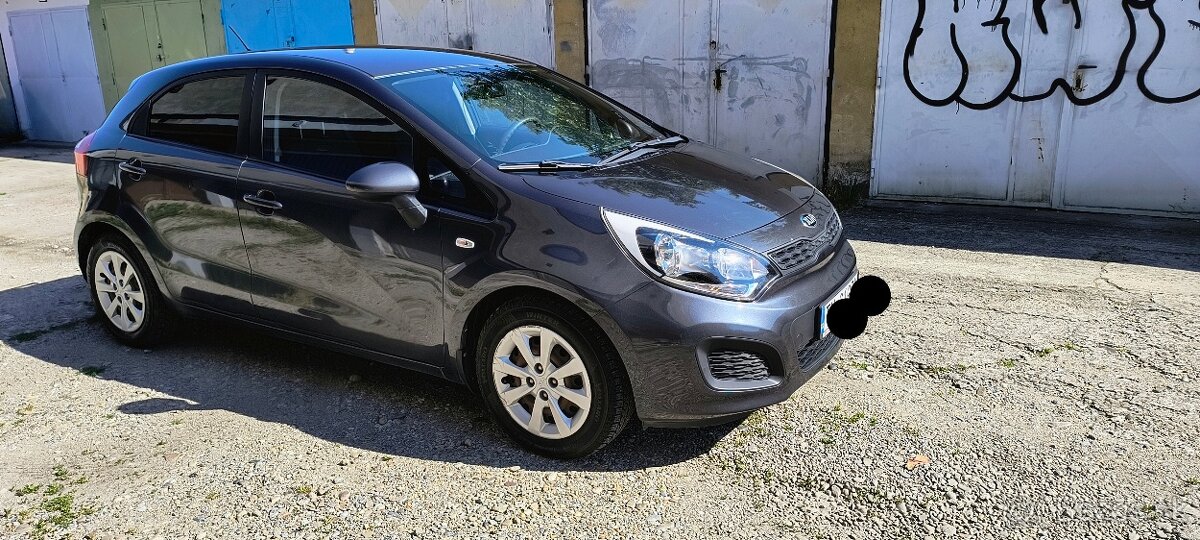 Kia Rio , benzín