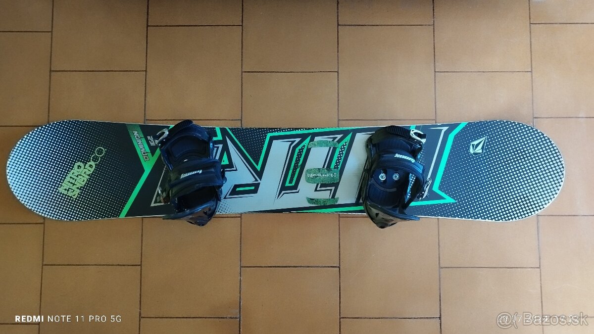 Snowboard doska viazanie boty