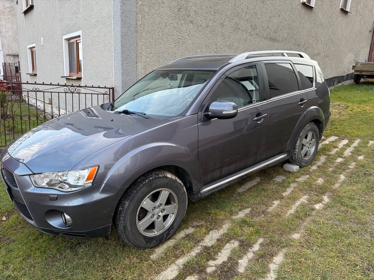 Mitsubishi Outlander benzín Automat 4x4