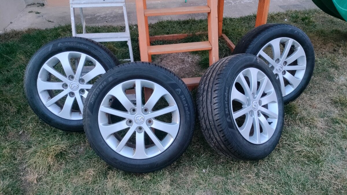 Predám letné pneumatiky 205/55r16 hliníkové disky Mazda