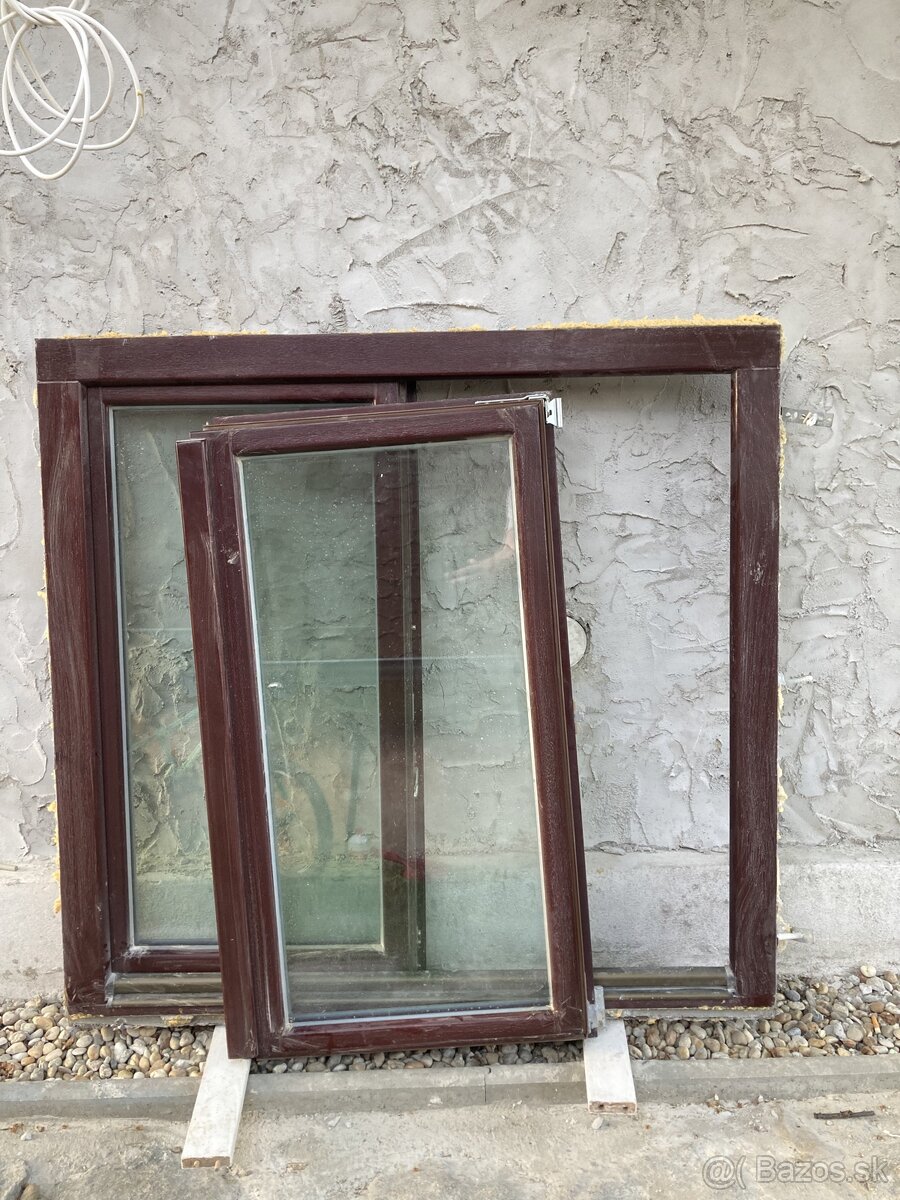 Drevene okno 120x120