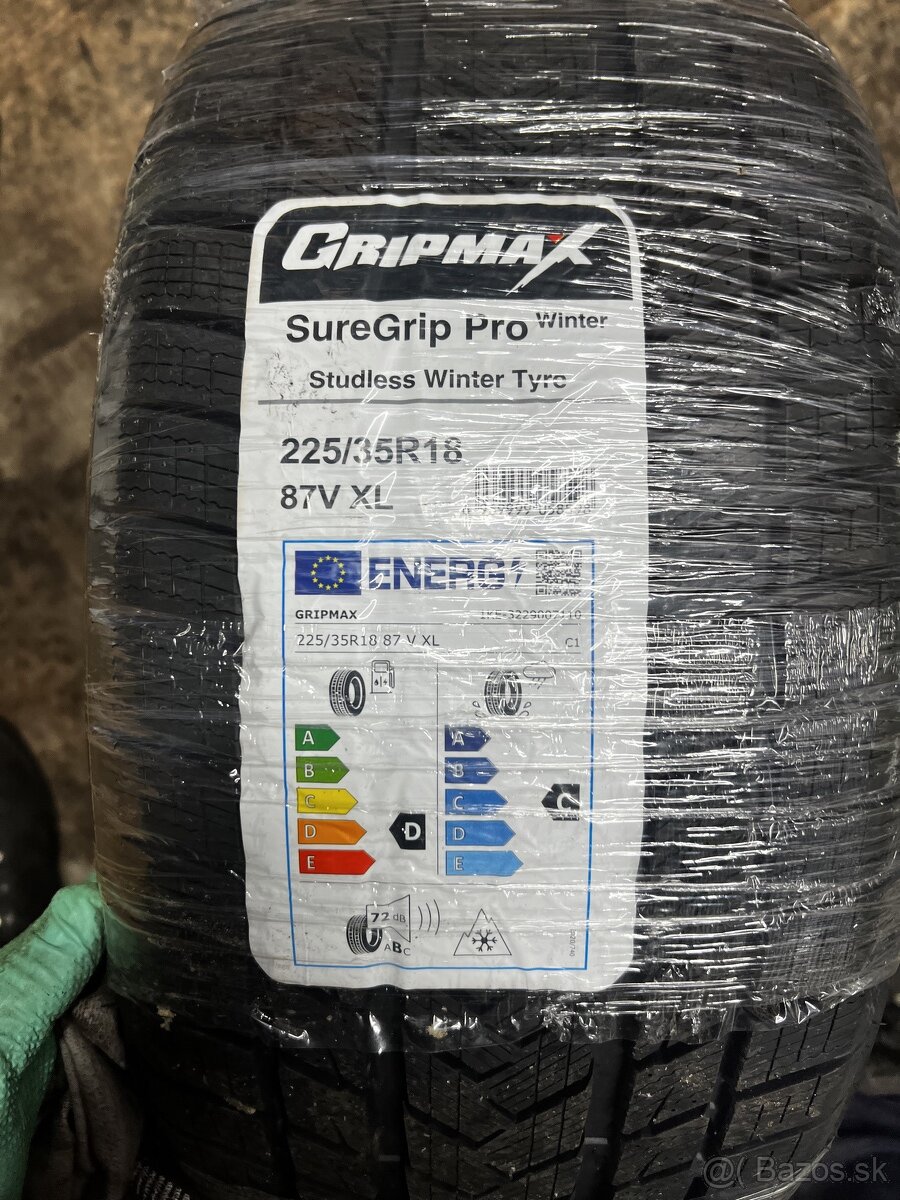 Nova pneumatika 2022 GripMax super grip 225/35 r18