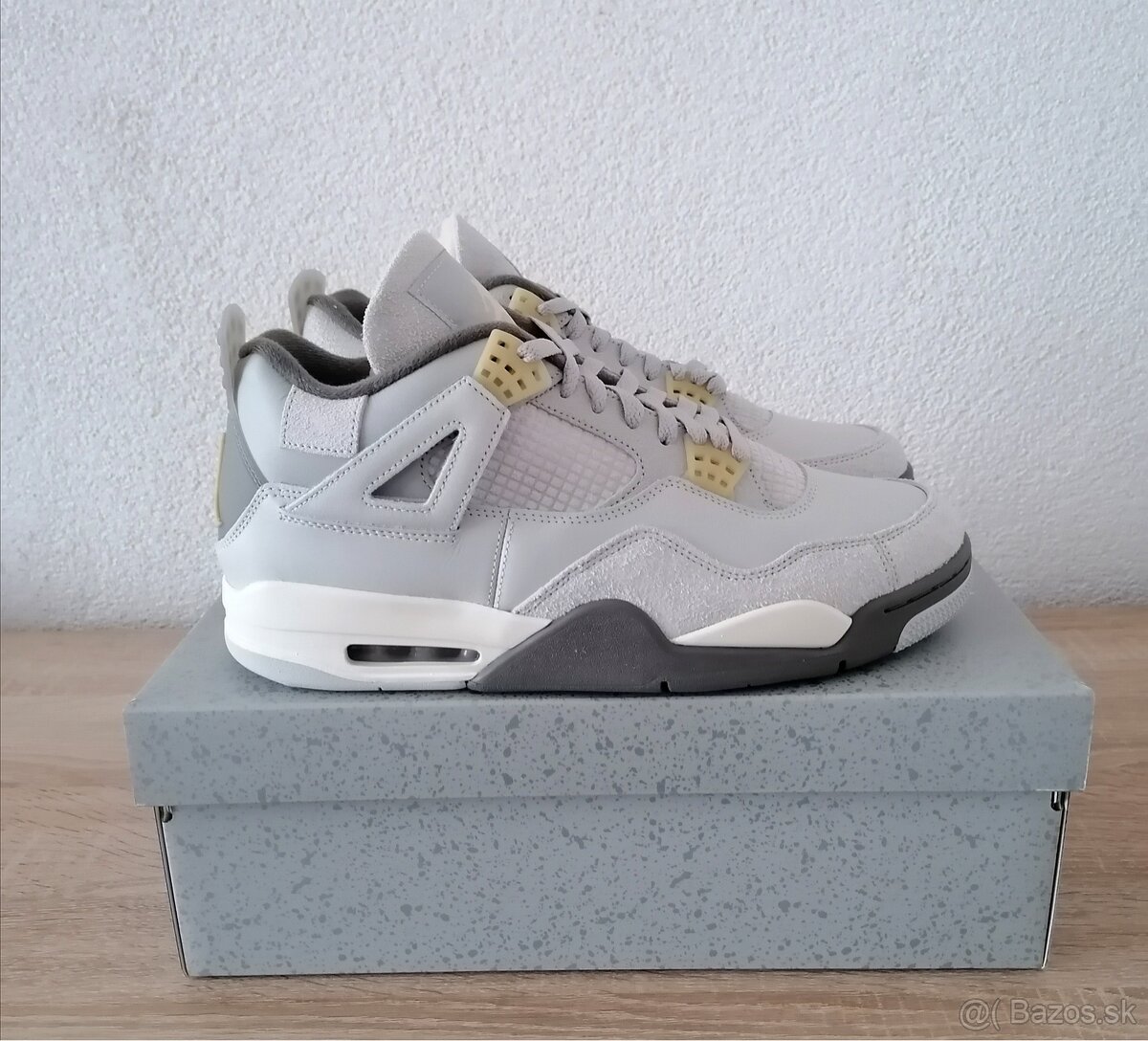 Air Jordan 4 Photon Dust