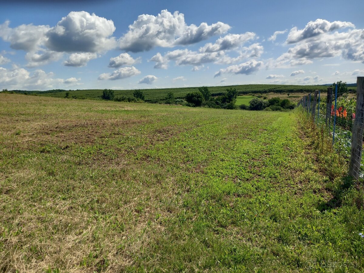 Predám stavebný pozemok 8km-re od Buzice