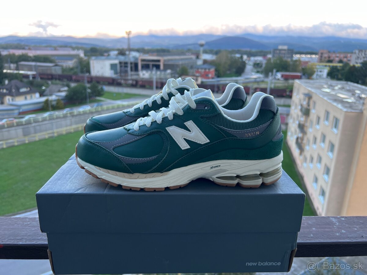 New Balance 2002R