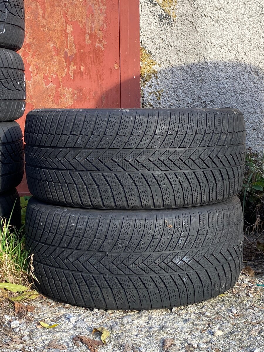 Bridgestone Blizzak LM005 245/40 R18 97V