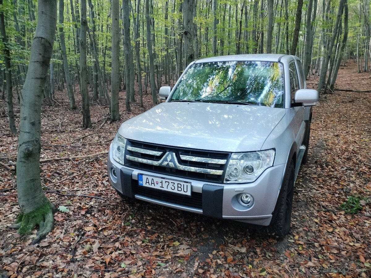 Mitsubishi Pajero 3.2 DiD 147KW AT/5 4x4 Uzávierka 2011