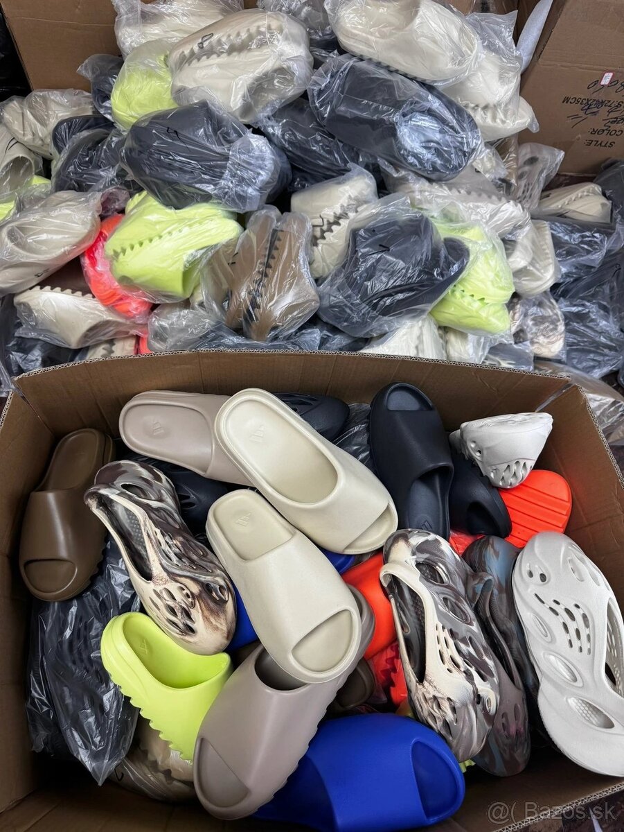 YEEZY SLIDE  FOAMRUNNER MYSTERY BOX