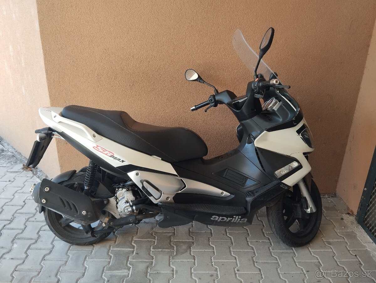 Aprilia SRMax 300