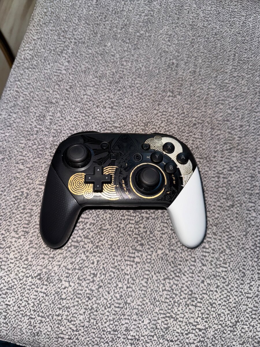 Nintendo Switch Pro Controller