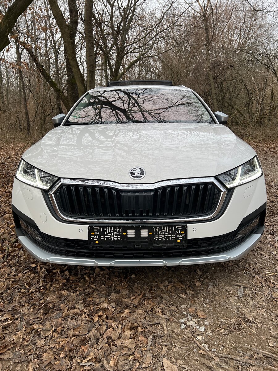 ŠKODA OCTAVIA SCOUT HEAD UP KESSY PANORÁMA MATRIX MODEL 2022