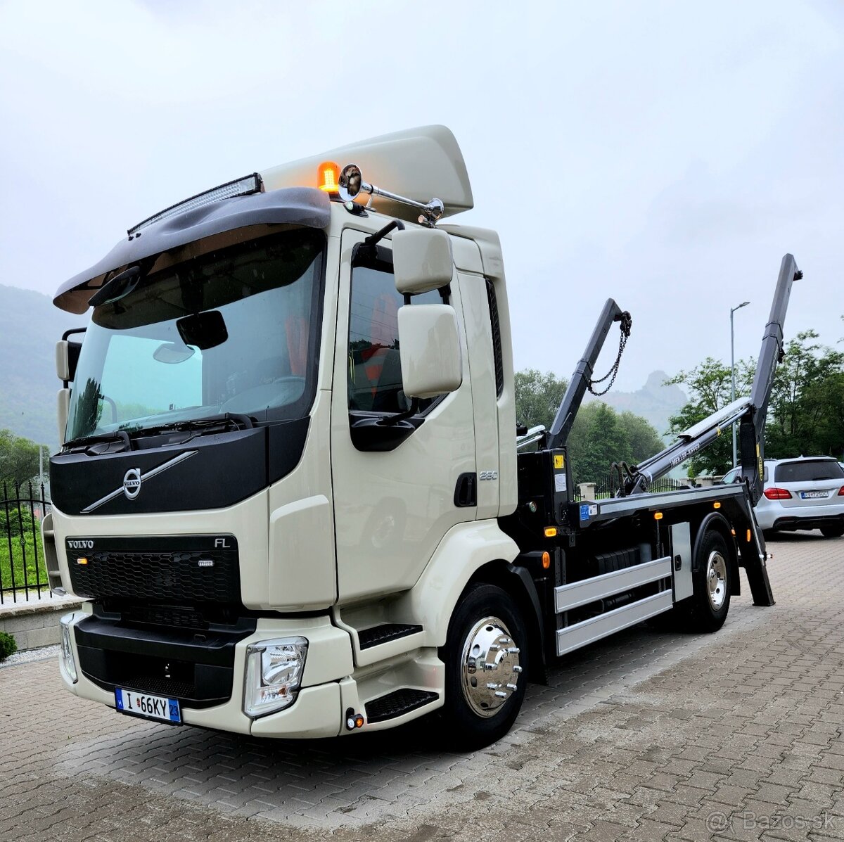 VOLVO FL 280 Reťazový nosič kontajnerov