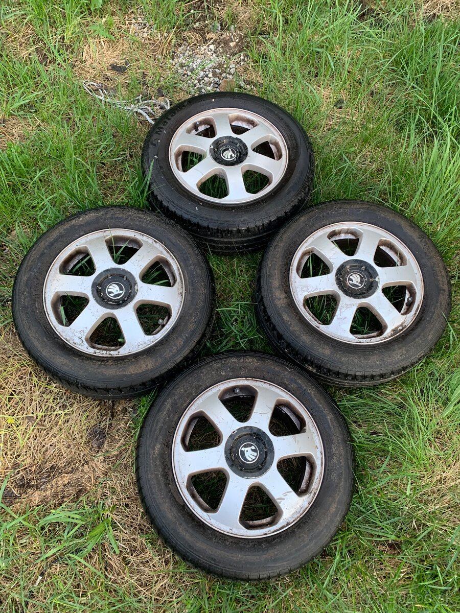 Elektrony 5x100 r15 s pneu, original skoda, rovne