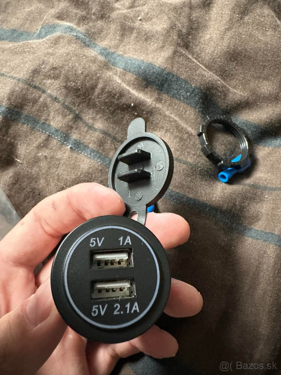 auto USB nabíjačka