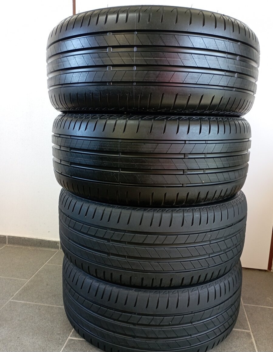 Predám 4-letné pneumatiky Bridgestone Turanza 245/45 R18