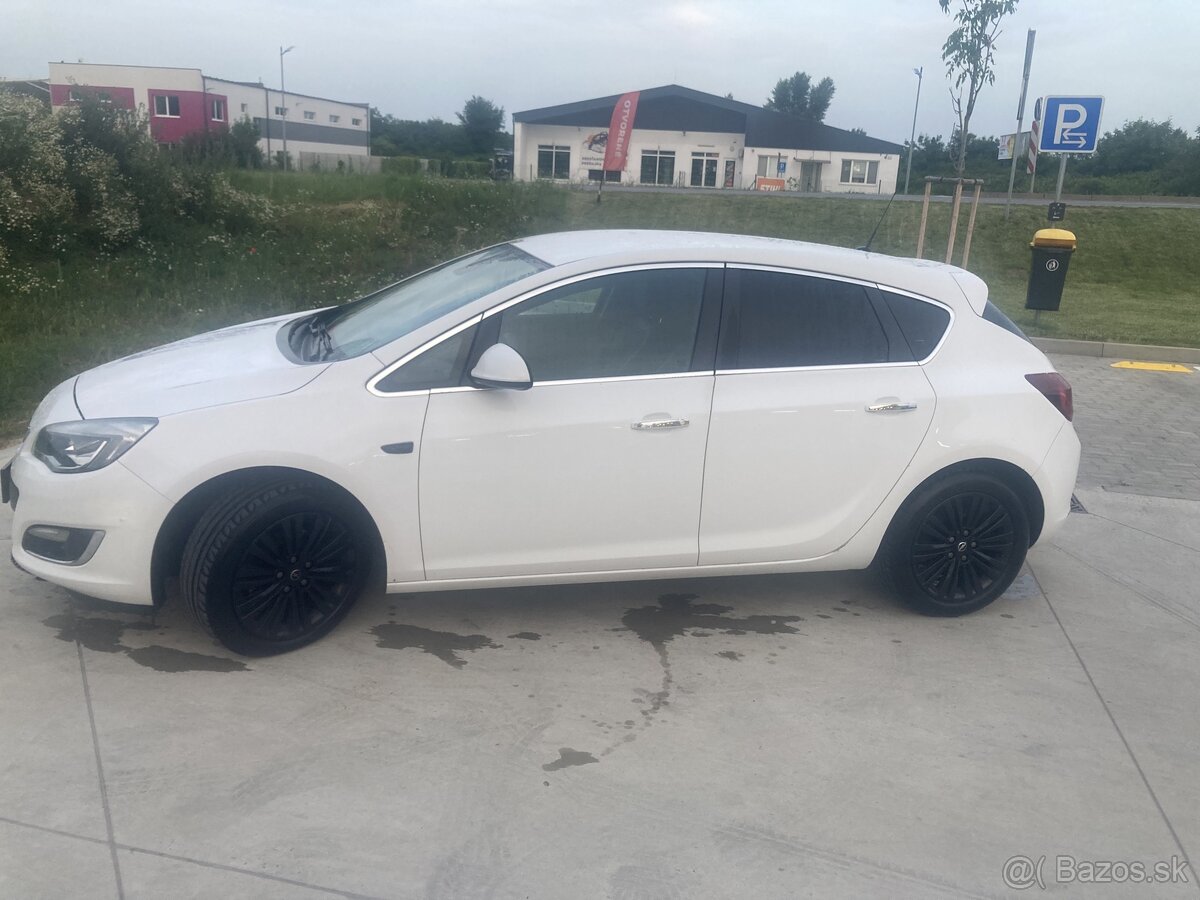 Predam Opel Astra J 1.7cdti 2013