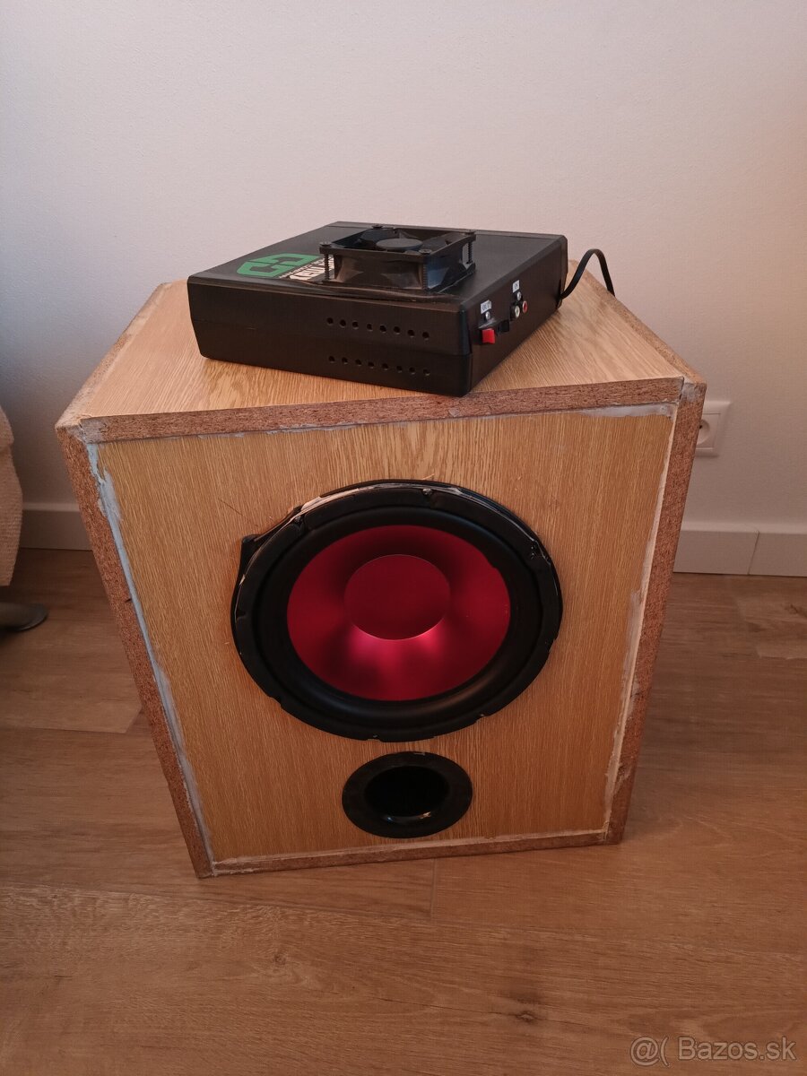 Subwoofer aktivny