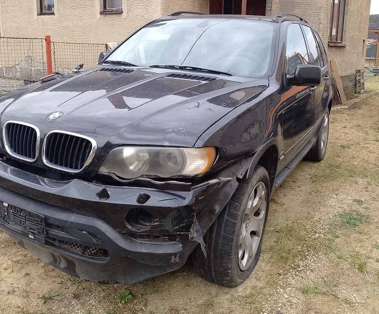 Predám búrané BMW x5 2003