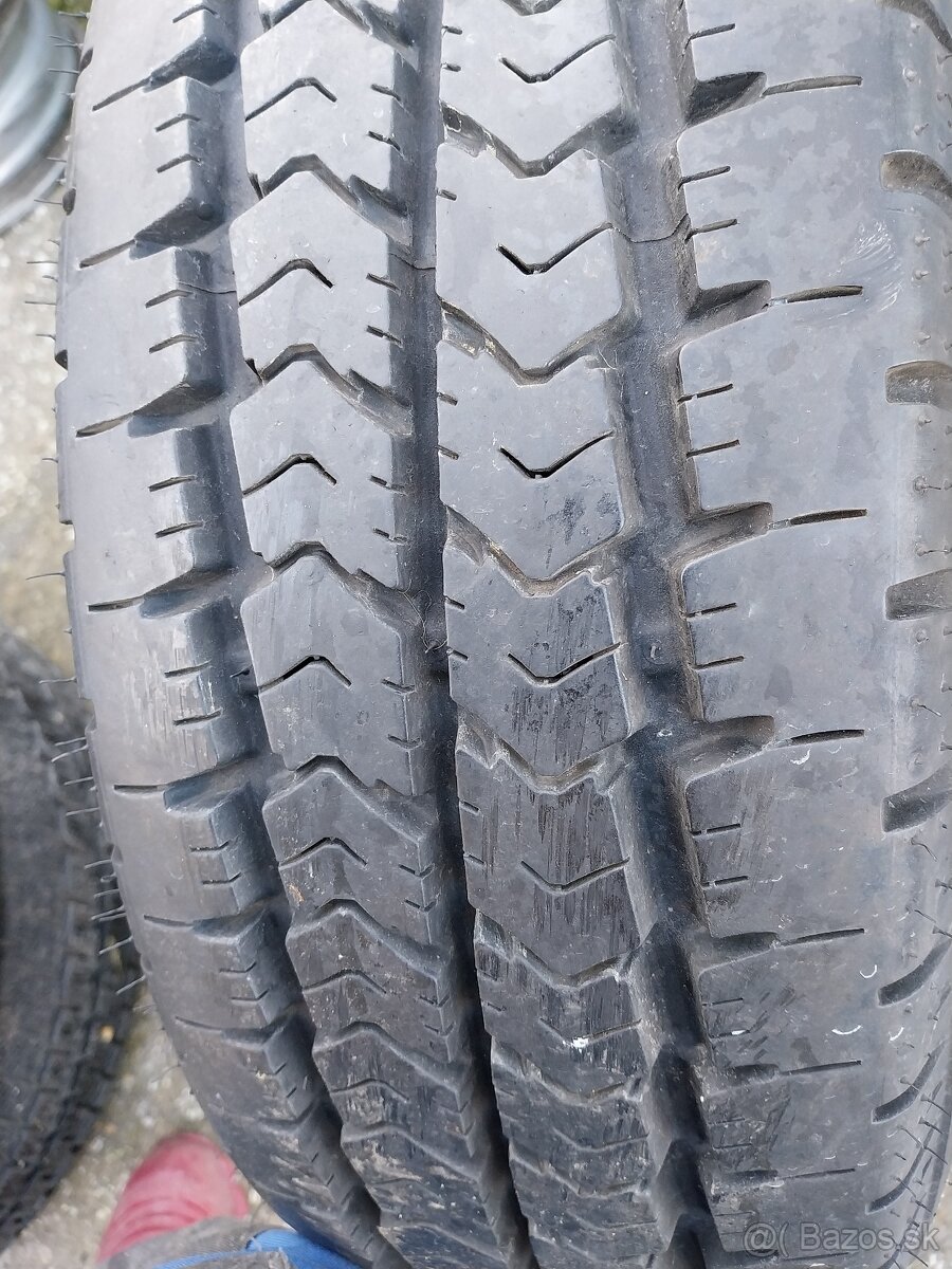 195/70r15c