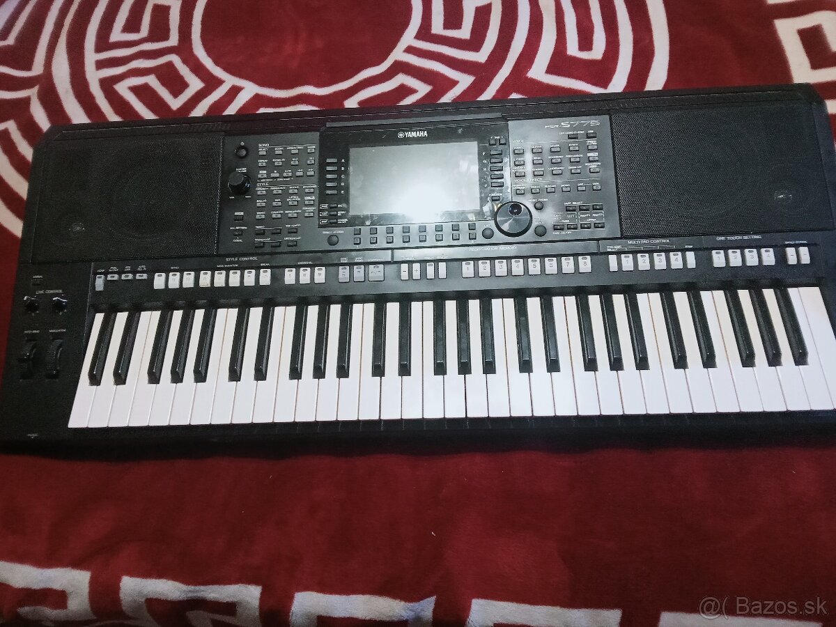 Yamaha psr-s775