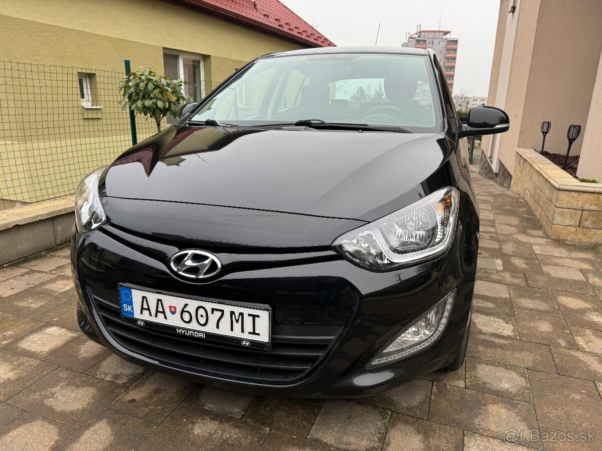 HYUNDAI i20 2013 benzín TOP stav