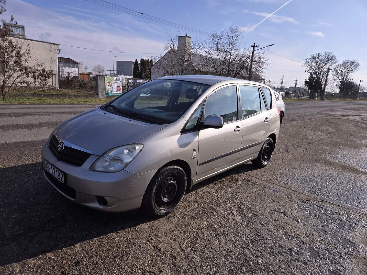 Toyota corolla verso 1.6 benzín