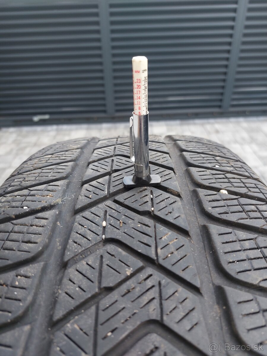 235/60 R18 zimne Pirelli