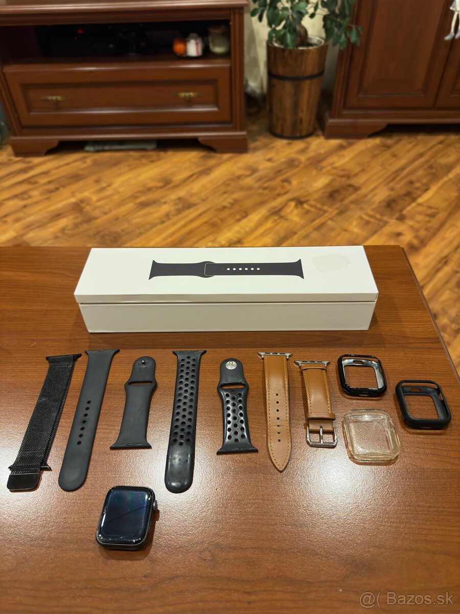 Predám Apple watch series 5 44mm Space gray