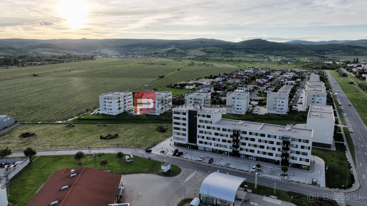 Na PRENÁJOM 3 izbový byt v novostavbe s parkovacím miestom v