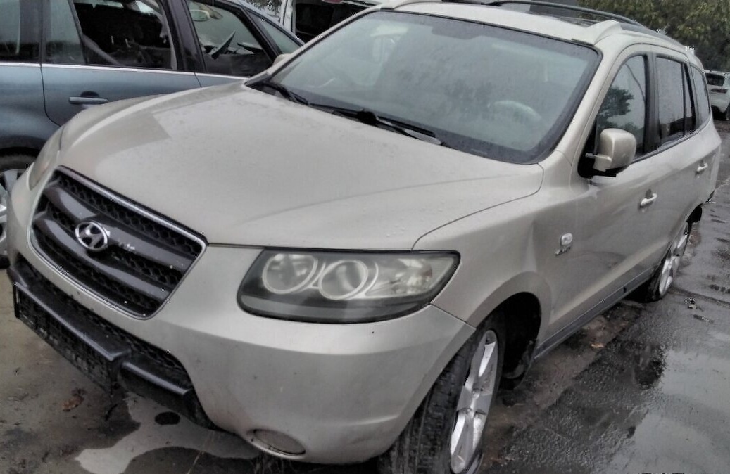 Hyundai Santa Fe 2.2 CRDi 2007 4x4 predám KAPOTA, otoč, PREV