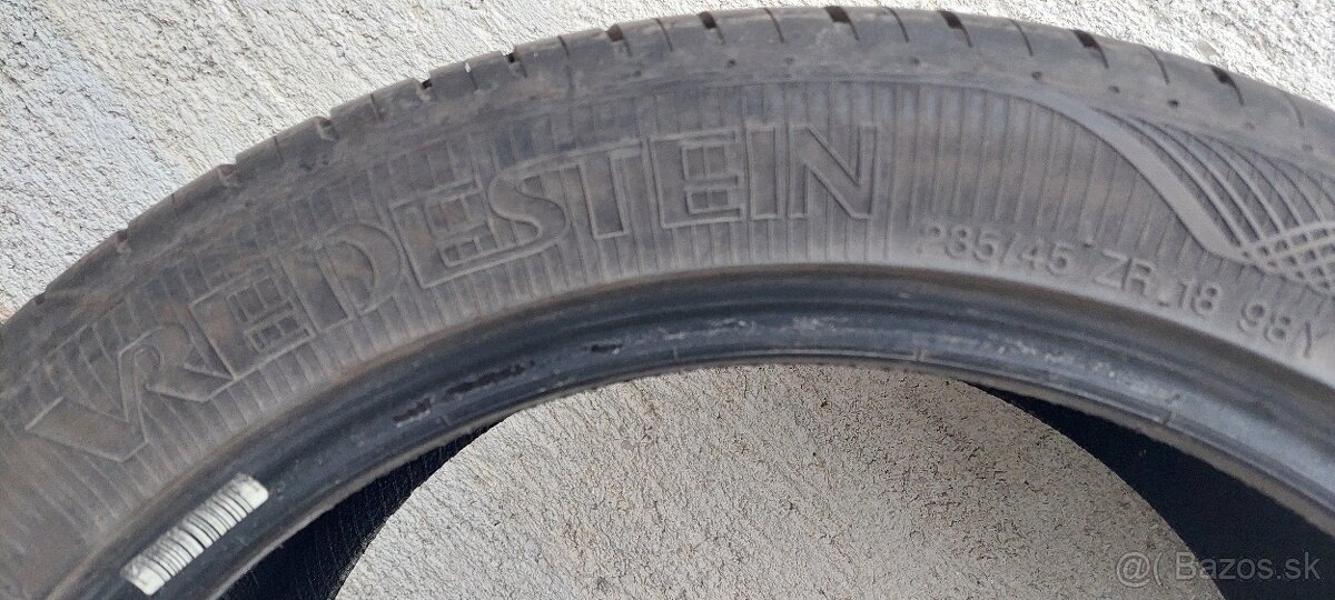 Pneu 235/45 R18