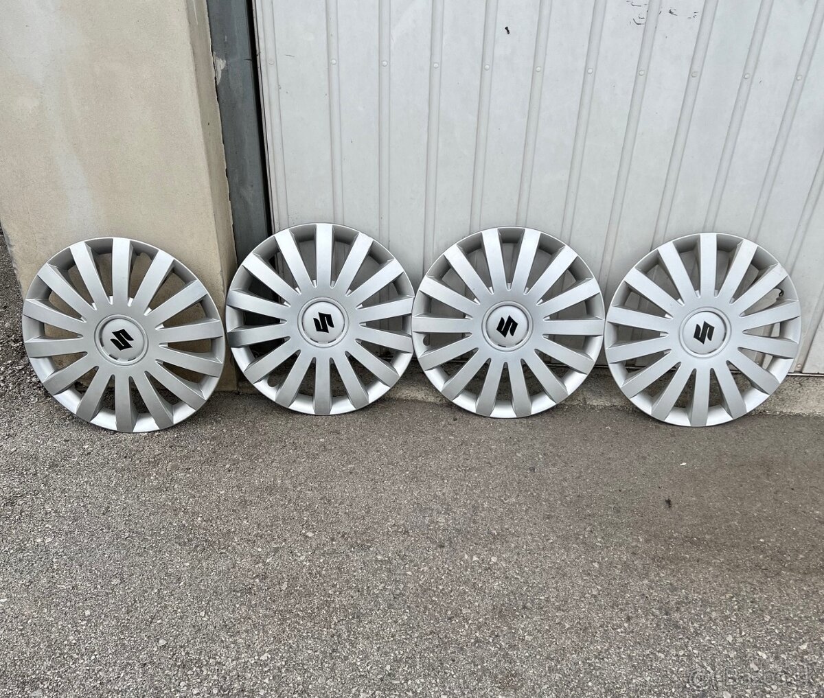 Puklice na Suzuki 16"