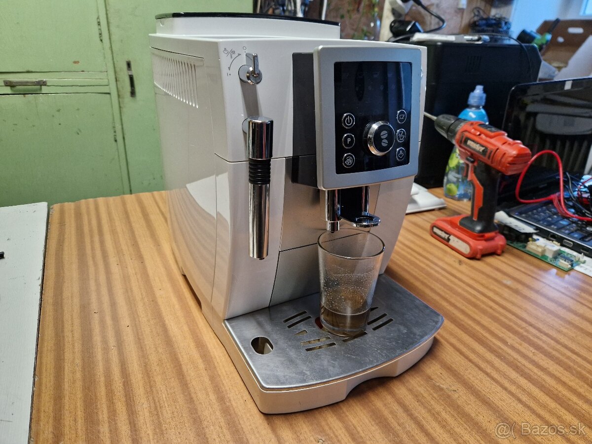 Kavovar Delonghi