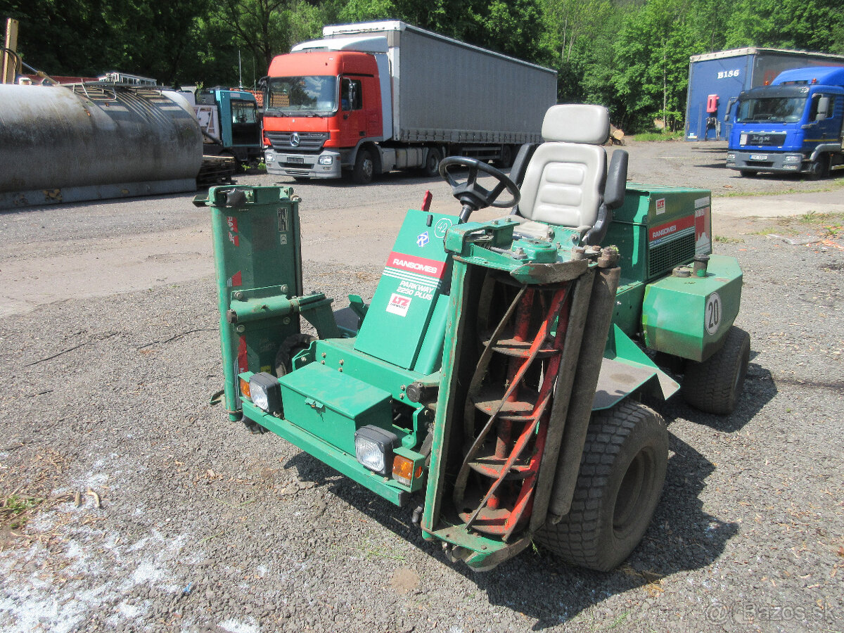 Malotraktor 4x4 RANSOMES PARKWAY 2 250P