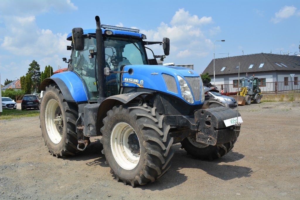 Traktor kolový NEW HOLLAND T7.270