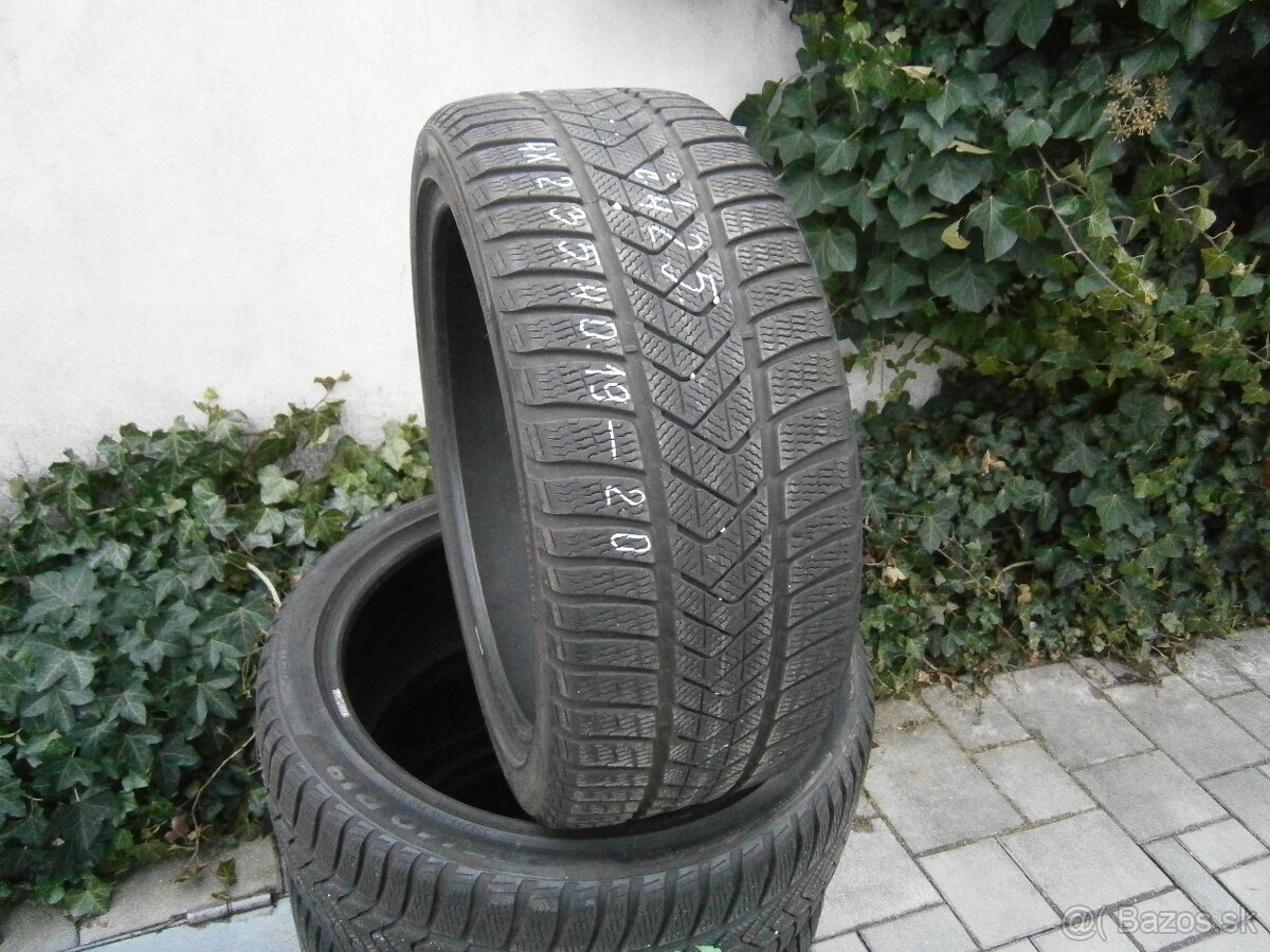 Predám 4x zimné pneu Pirelli 235/40 R19 96VXL